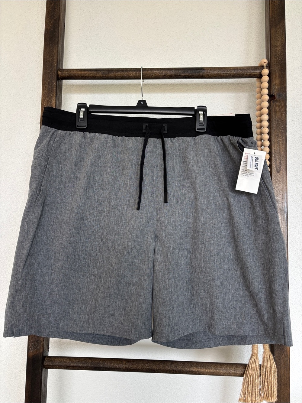 🩳Old Navy Men's Gray Athletic Shorts with Black Waistband